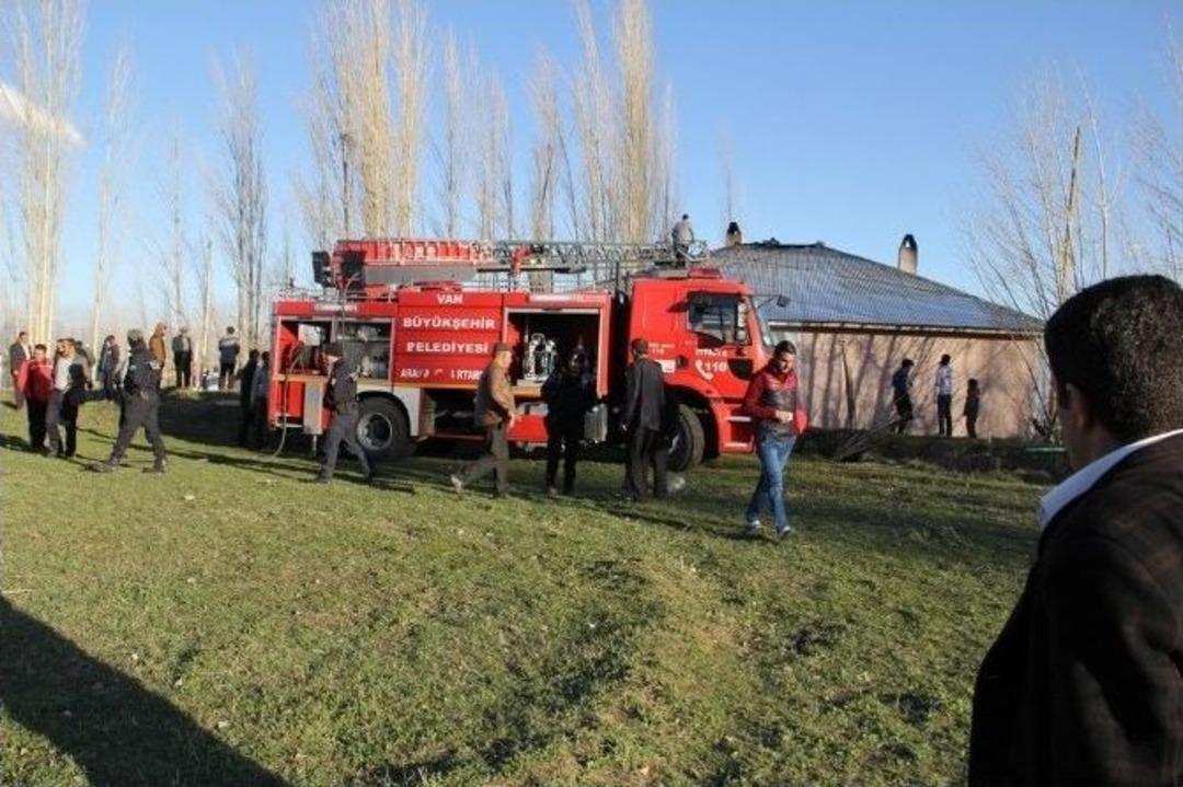 Başkale&rsquo;de Ev Yangını