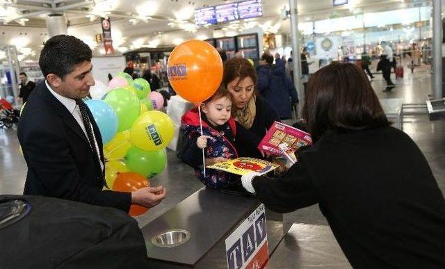 Tav Havalimanları, Çocuk Yolcuların Bayramı’nı Süpriz Hediyelerle Kutladı.