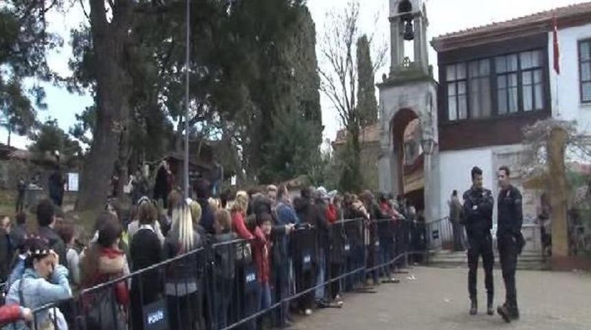 Binlerce Kişi Dilek I&ccedil;in Aya Yorgi'de...