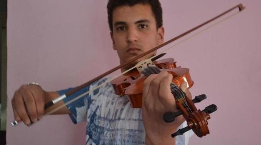 Yetenekleriyle Engelini Aşıyor