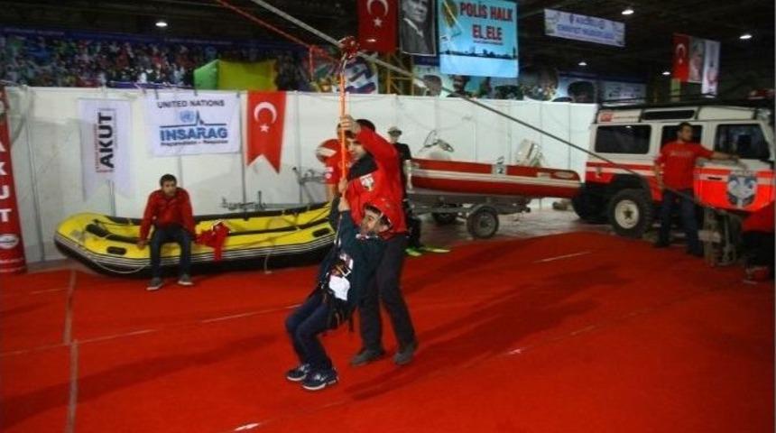 Minikler Hayat Kurtarmayı &Ouml;ğreniyor