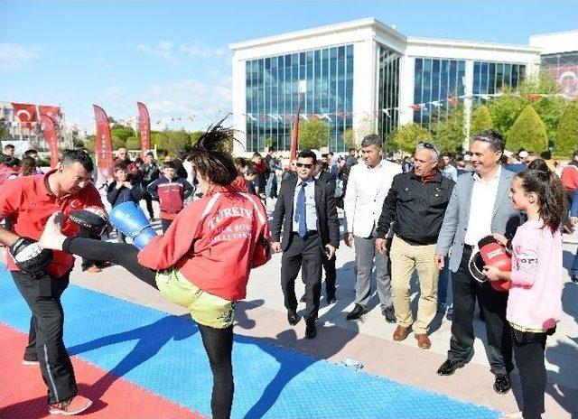 Muratpaşa Kent Meydanında Spor