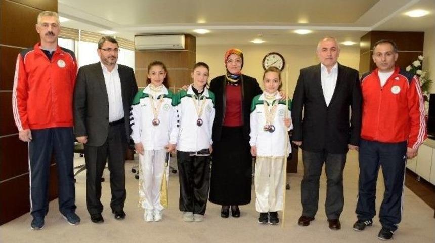 Altın Kızlar&rsquo;dan Başkan Toru&rsquo;ya Ziyaret