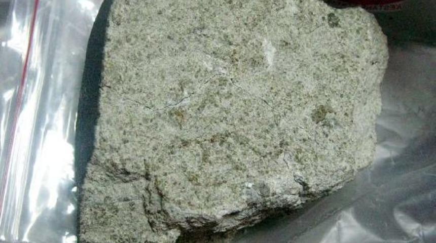 Bayrami&ccedil;'e D&uuml;şen G&ouml;ktaşı 50 Yıl Sonra 3 Par&ccedil;aya B&ouml;l&uuml;n&uuml;p Inceleniyor