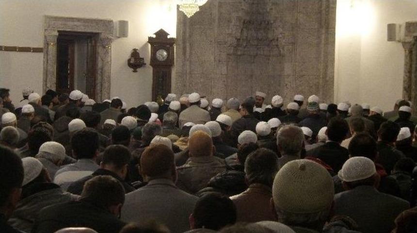 Tosya&rsquo;da Regaip Kandilinde Yeni Cami Doldu Taştı