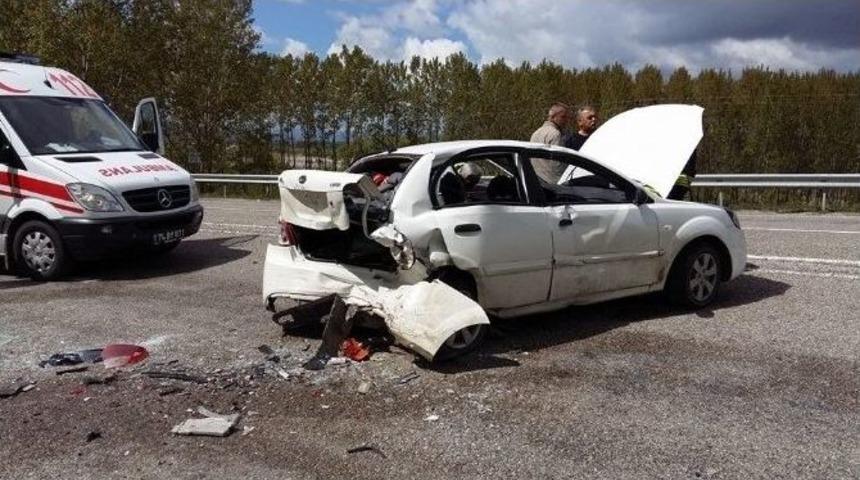 Bartın-karab&uuml;k Yolunda Kaza: 6 Yaralı