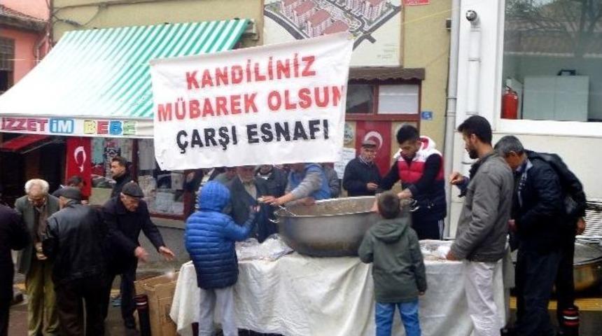Bilecik &Ccedil;arşı Esnafı Kandil Helvası Dağıtımı Geleneğini Bu Yıl Da S&uuml;rd&uuml;rd&uuml;