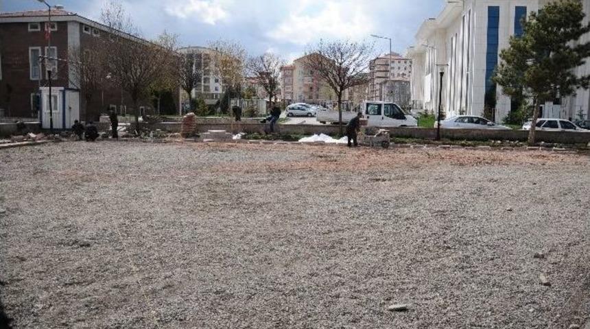 Saray Atat&uuml;rk Parkı Yenileniyor