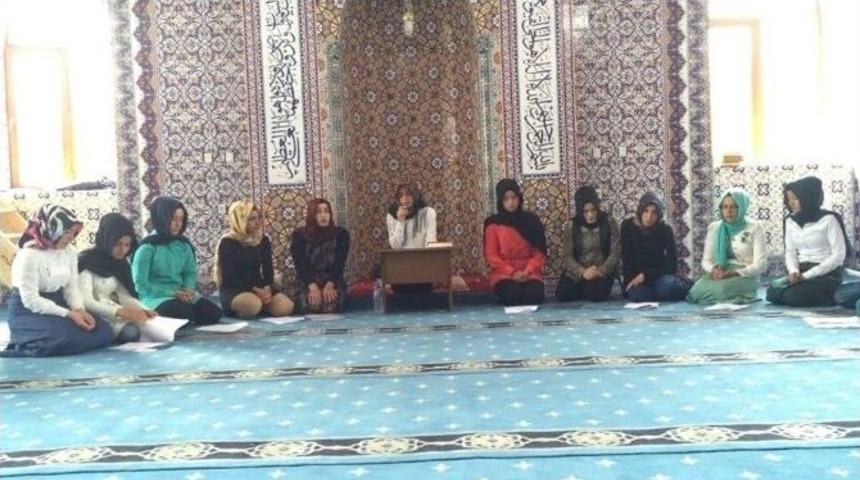 İmam Hatip Kız &Ouml;ğrencileri Camide Kutlu Doğum Heyecanı Yaşattılar