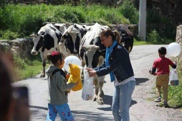 Anadolu Partisi’nden Köy Çocuklarına 23 Nisan Süprizi