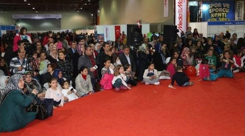 Suriyeliler H&uuml;z&uuml;n Ve Sevinci Aynı Anda Yaşattı