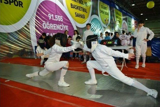 Çocuk Fuarında Eskrimden Satranca Her Branş Bulunuyor