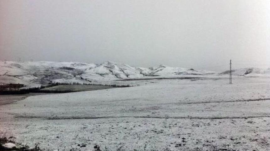 Elazığ'da Kar Yağışı &Ccedil;ift&ccedil;ileri &Uuml;zd&uuml;