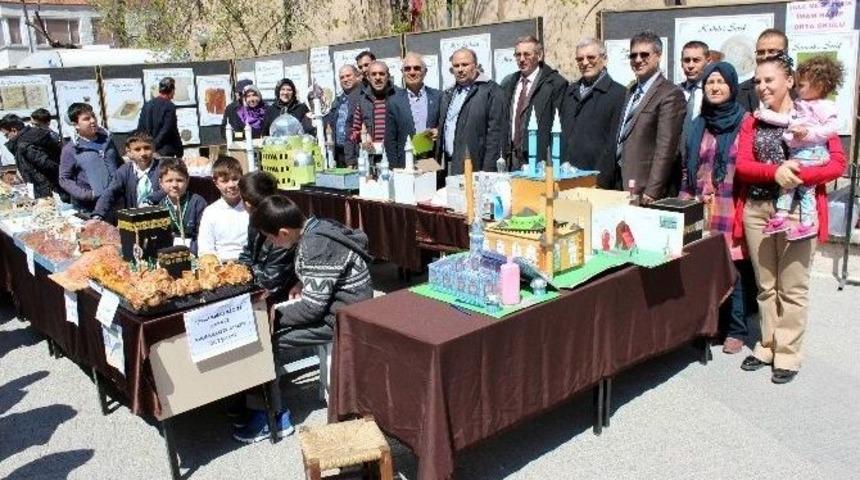 Sevgi Yolu&rsquo;nda Kutsal Emanetler Sergisi