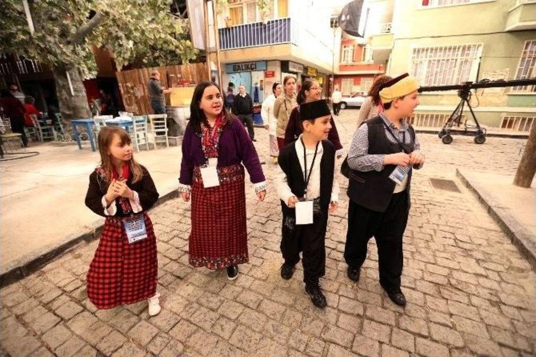 D&uuml;nya &Ccedil;ocukları Seksenler&rsquo;de