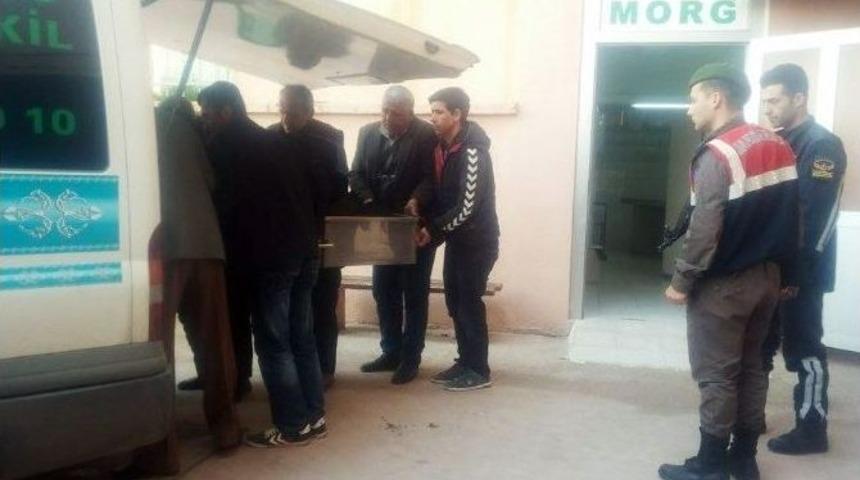 Tarlada &Ccedil;alışırken Fenalaşan K&ouml;yl&uuml; &Ouml;ld&uuml;