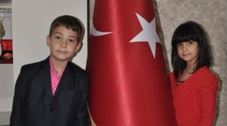 T&uuml;rkiye'nin Konuştuğu 8 Yaşındaki Beren Nafi: Bayrağı I&ccedil;imden Geldiği I&ccedil;in Bir S&uuml;r&uuml; &Ouml;pt&uuml;m