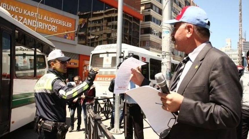 İş&ccedil;iler 1 Mayıs Mitingi İ&ccedil;in Bildiri Dağıttı