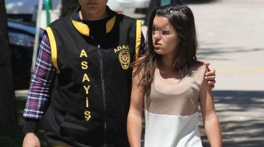 Kapıdan Satış Bahanesiyle Girdiği Evden Cep Telefonu &Ccedil;aldı