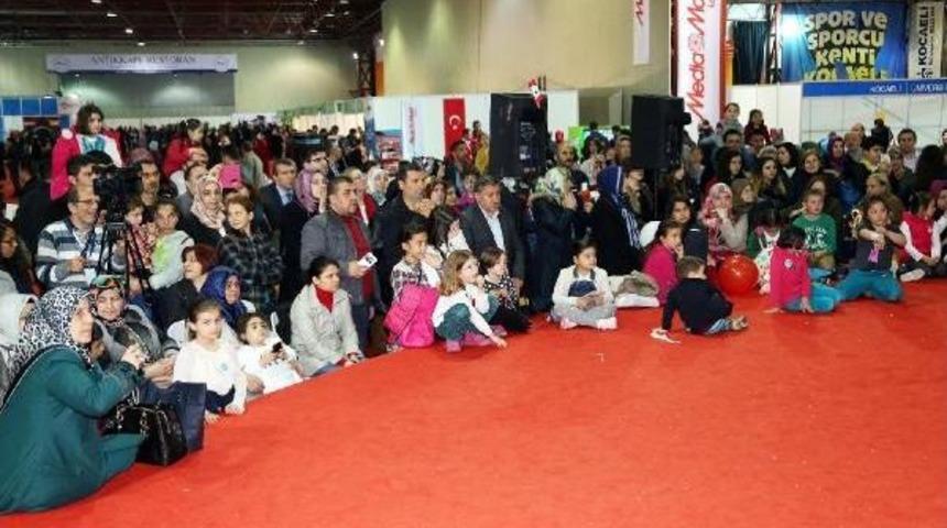 Suriyeli &Ccedil;ocukların Buruk 23 Nisan Sevinci