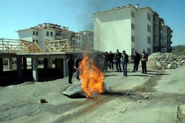 Ücretini Alamayan Toki Işçileri Ve Esnaf Eylem Yaptı