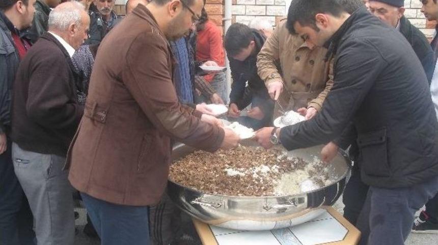 Niksar Ülkü Ocağı’ndan Regaip Kandili Pilavı