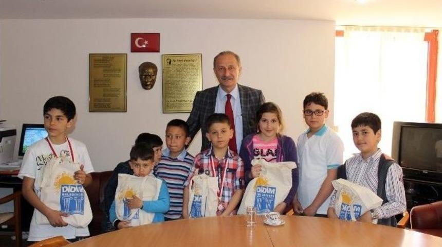 Başkan Atabay&rsquo;dan Başarılı Satran&ccedil;&ccedil;ılara Ziyaret