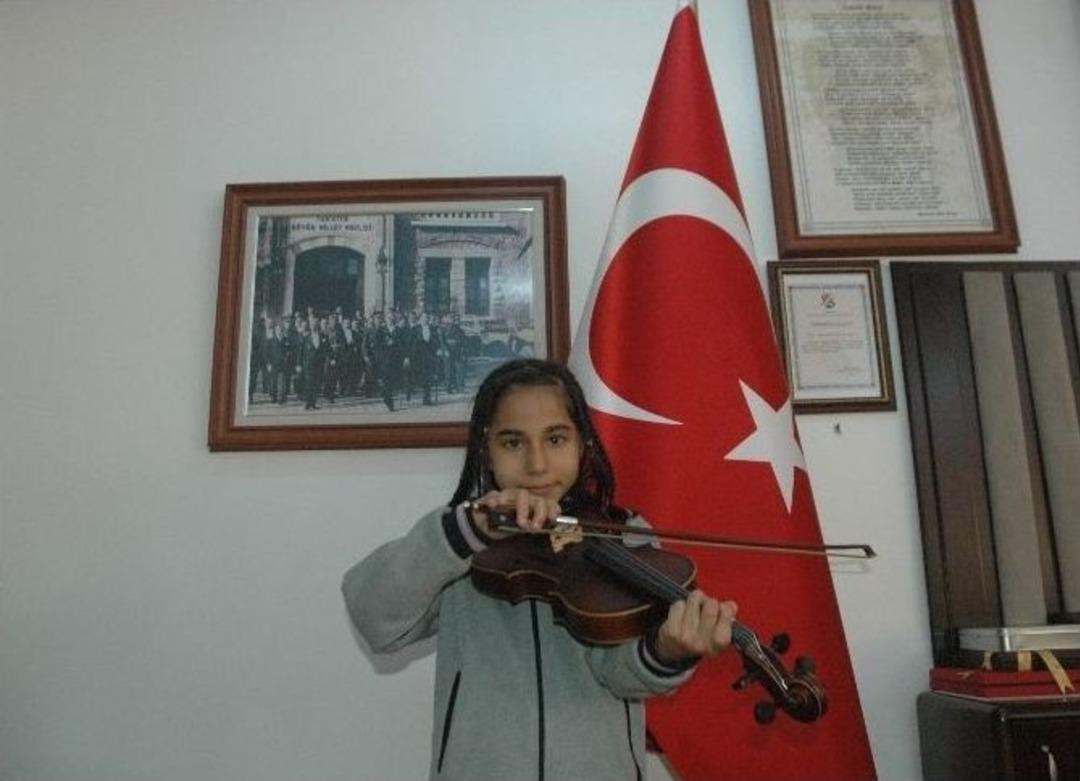 Minik Keman Virt&uuml;&ouml;z&uuml;: &ldquo;cumhurbaşkanımız Annesini &Ccedil;ok Sevdiği İ&ccedil;in O Par&ccedil;ayı &Ccedil;aldım&rdquo;