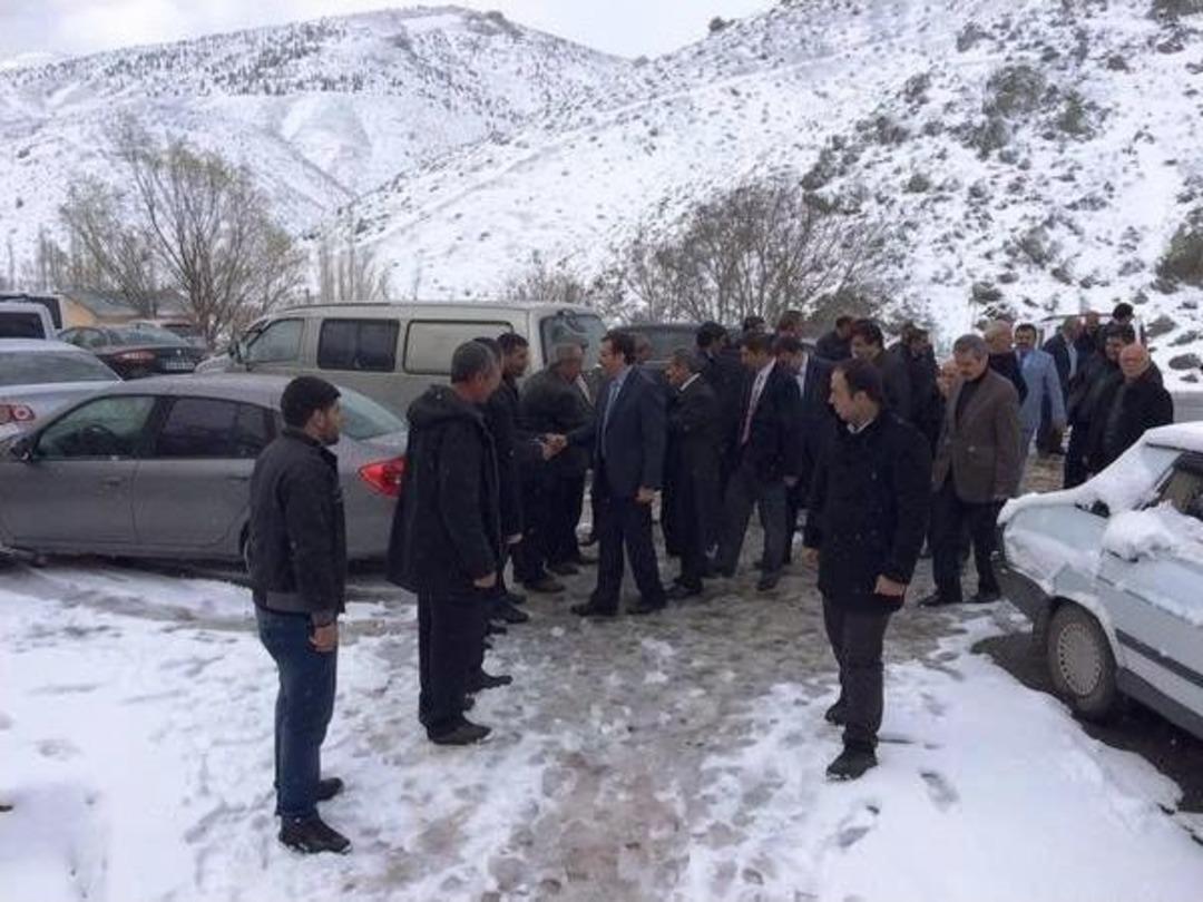 Ak Parti Konvoyu Kara Takıldı