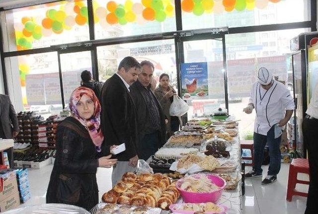 Mardin’de Öğrenciler Yararına Kermes Açıldı