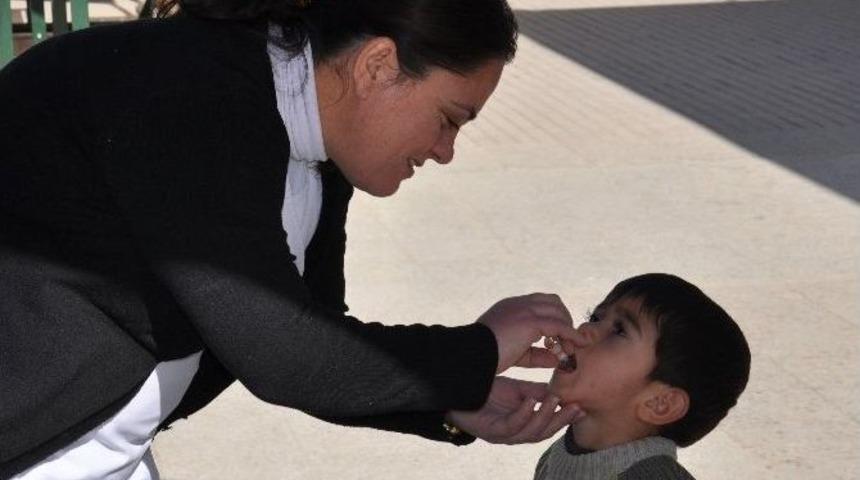 &Ccedil;ocuk Felci Destek Aşılama &Ccedil;alışmaları S&uuml;r&uuml;yor