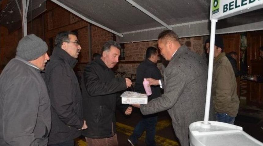 Ereğli Belediyesi Kandil Lokumu İkram Etti