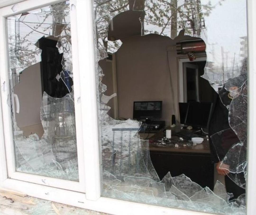 Vedaş&rsquo;a Taşlı Saldırı