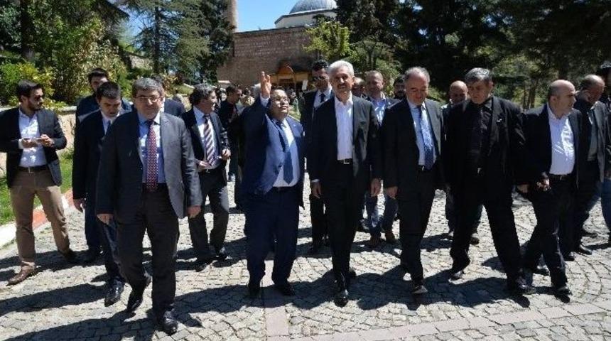 Eski Tff Başkanı Mehmet Ali Aydınlar Şeyh Edebali T&uuml;rbesinin Ziyaret Etti