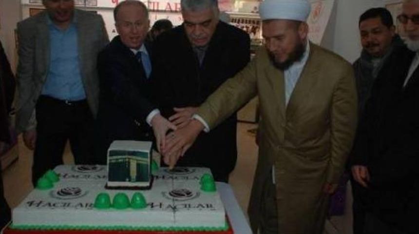 Kabe Şeklinde Pasta Kesmişler