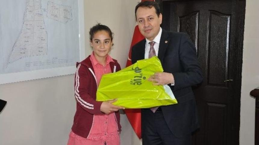 Derik&rsquo;li Atlet Kaymakam S&uuml;nd&uuml;k&rsquo;&uuml; Ziyaret Etti