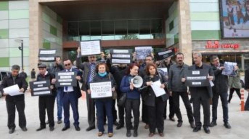 Bangladeşli Kadınlar İ&ccedil;in Eylemdeler