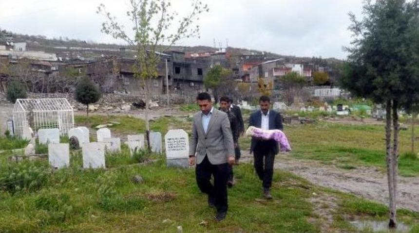 Beşt&uuml;şşebap'ta K&ouml;t&uuml; Hava Y&uuml;z&uuml;nden Helikopter Kalkamadı, Yolda Doğan Bebek &Ouml;ld&uuml;