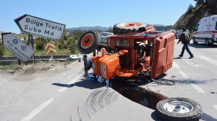 Otomobil Trakt&ouml;re &Ccedil;arptı: 3 Yaralı