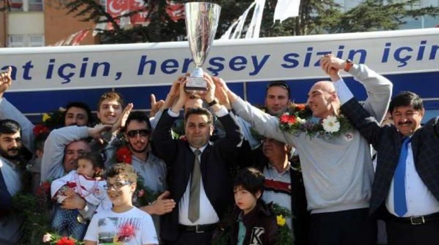 Plevne Belediyespor'a Şampiyon Karşılaması