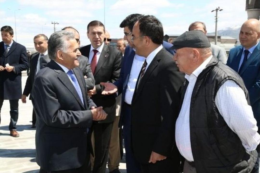 Başkan Dr. Memduh B&uuml;y&uuml;kkılı&ccedil; Serbest B&ouml;lgede