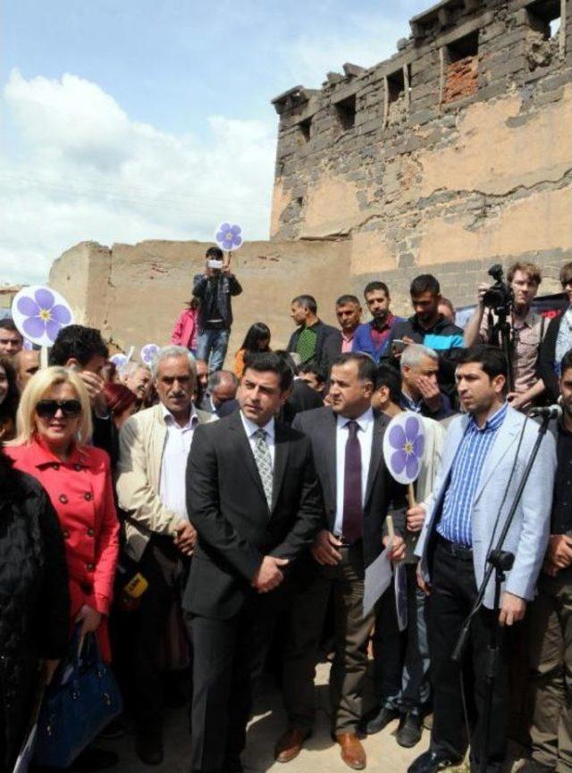 Selahattin Demirtaş,1915'te Ölen Ermeniler Için Fatiha Okudu