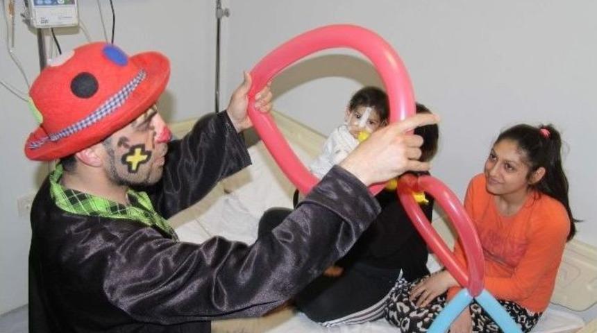 Gaziantep &Ccedil;ocuk Hastanesi&rsquo;nde 23 Nisan Şenliği