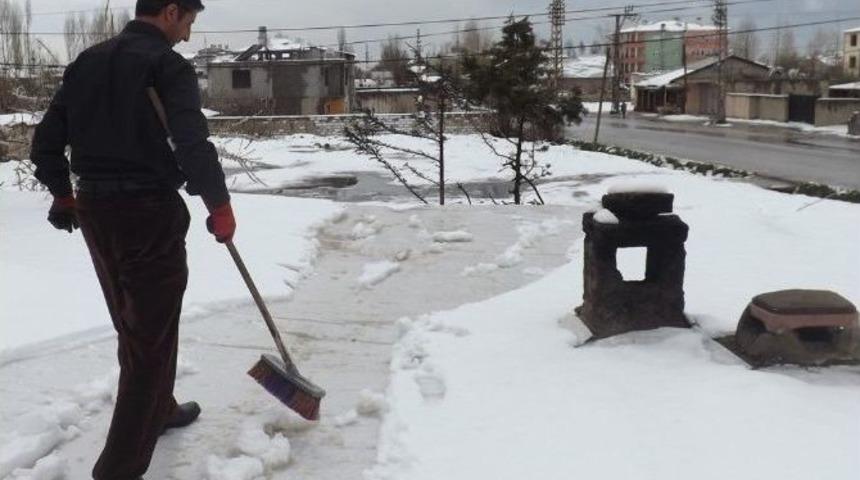 Van&rsquo;daki Kar Yağışı