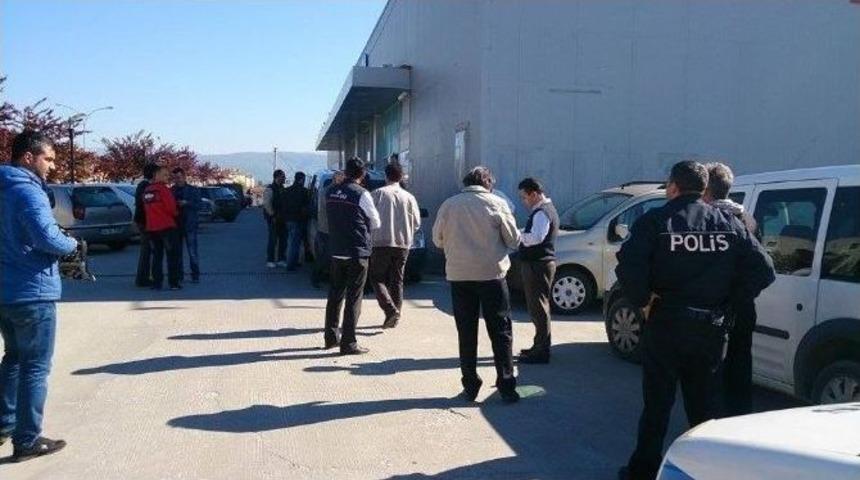 Marketten Hırsızlık Yapan Şahısları &Ccedil;alışanlar Yakaladı