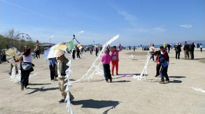 Mudanyalı &Ouml;ğrenciler 23 Nisanı U&ccedil;urtma U&ccedil;urarak Kutladı