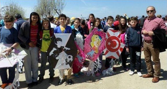 Mudanyalı Öğrenciler 23 Nisanı Uçurtma Uçurarak Kutladı