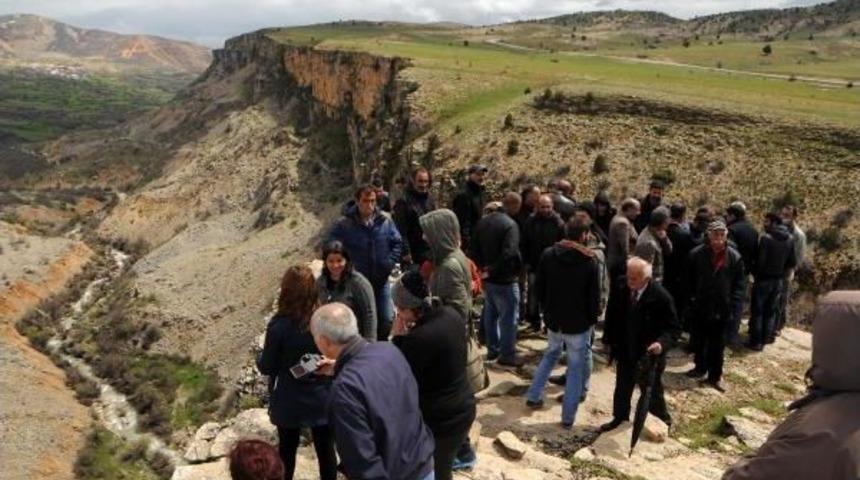 Hozat'ta 1915'te &Ouml;len Ermeniler Anıldı