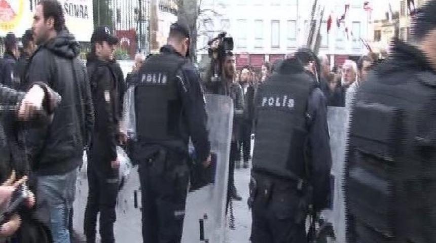 1915 Olaylarını Anan Ve Protesto Eden Gruplara Polis Kordonu