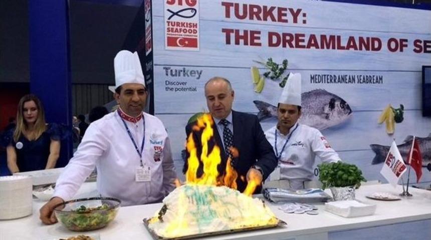 Egeliler, Br&uuml;ksel&rsquo;de 5 Bin Porsiyon Balık İkram Etti